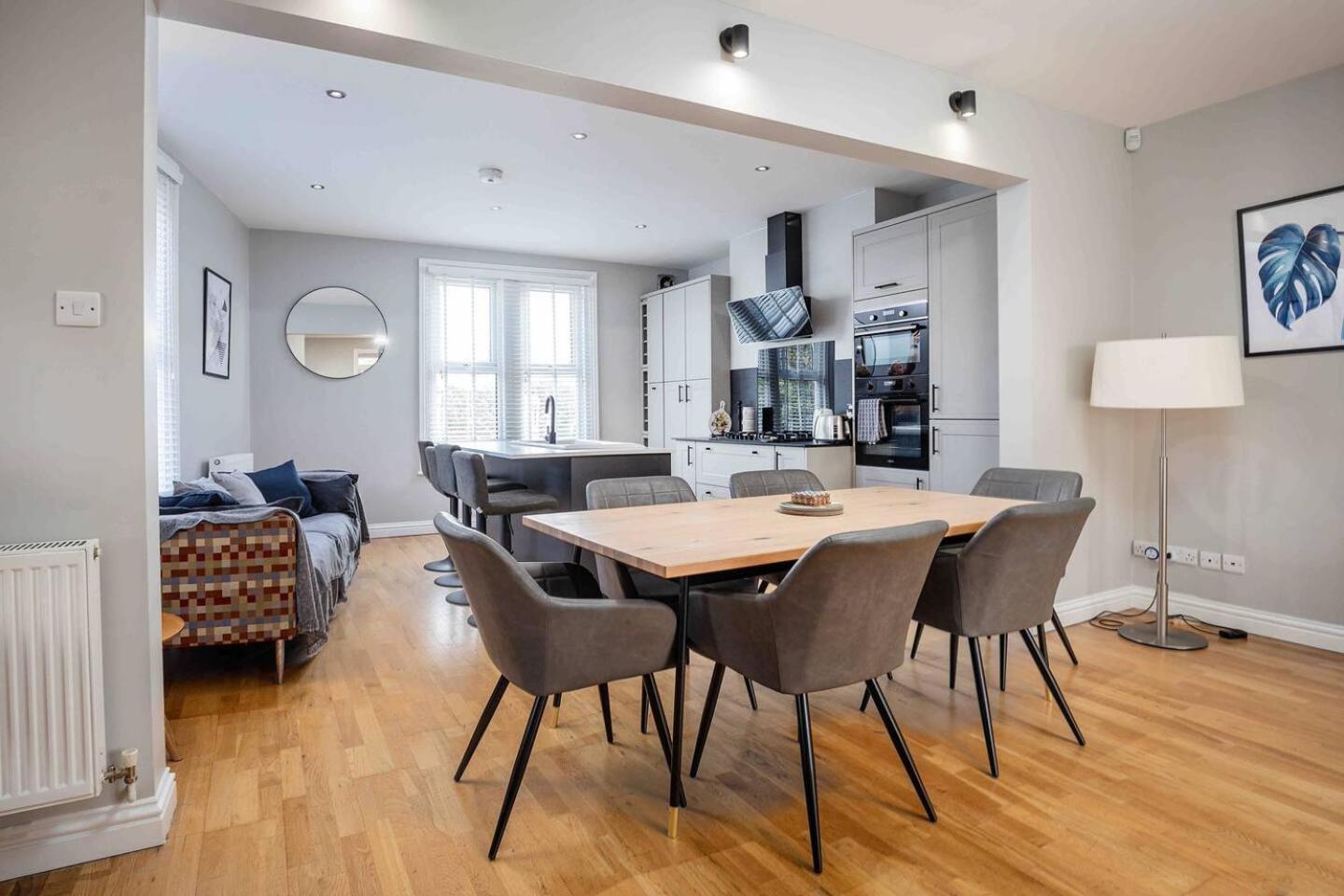 Apartment Stylish & Spacious 3 Bed With Parking Sheffield