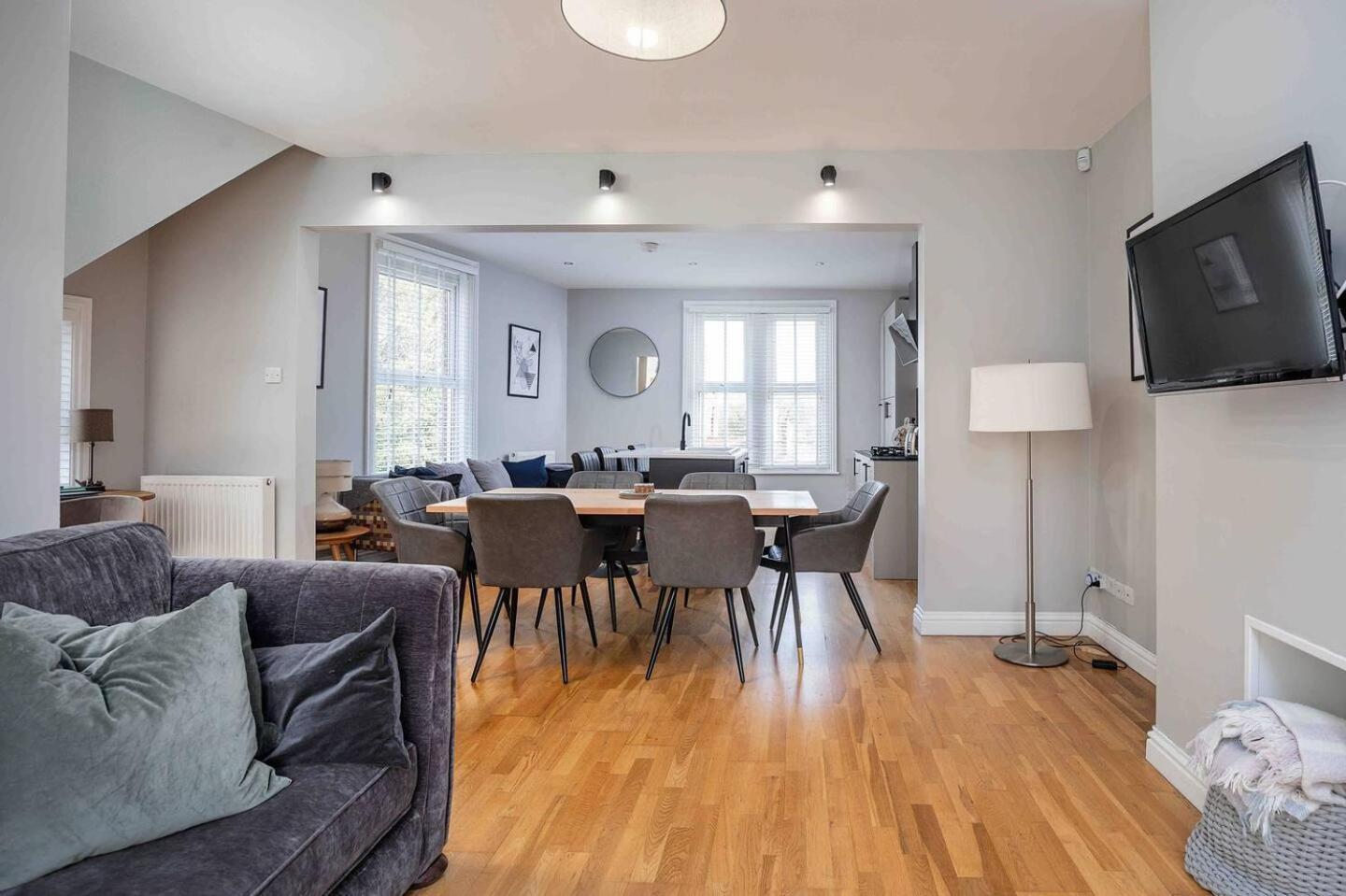 Apartment Stylish & Spacious 3 Bed With Parking Sheffield