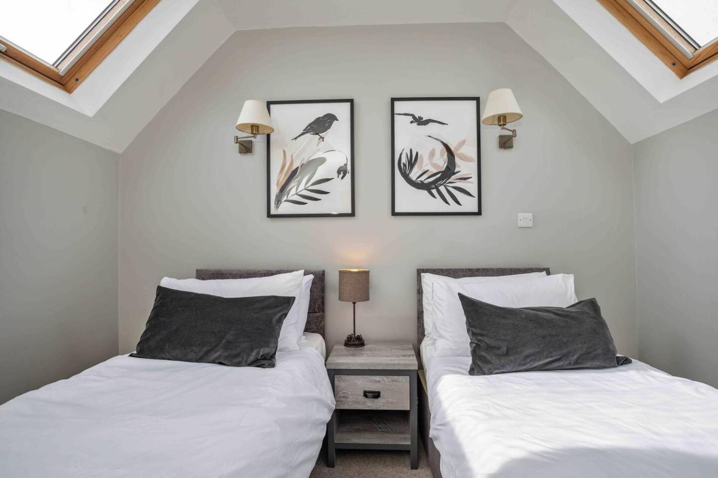 Stylish & Spacious 3 Bed With Parking Apartment