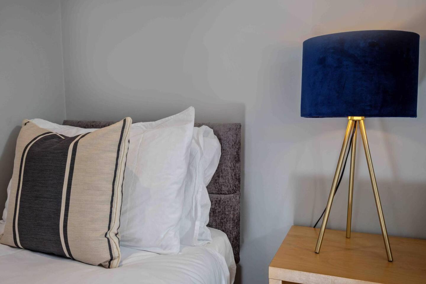 Apartment Stylish & Spacious 3 Bed With Parking