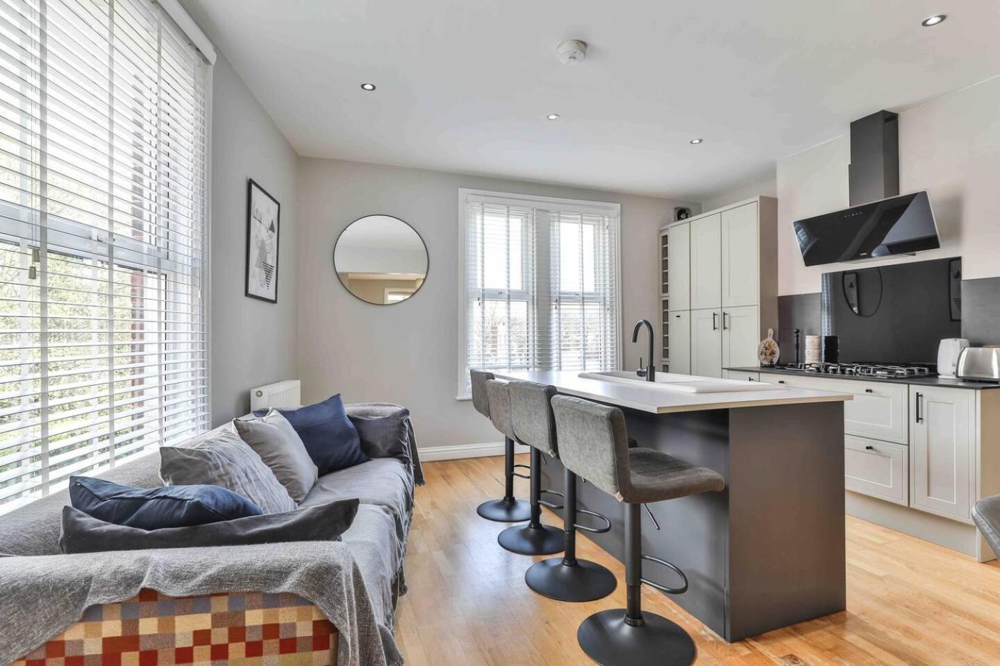 Apartment Stylish & Spacious 3 Bed With Parking Sheffield