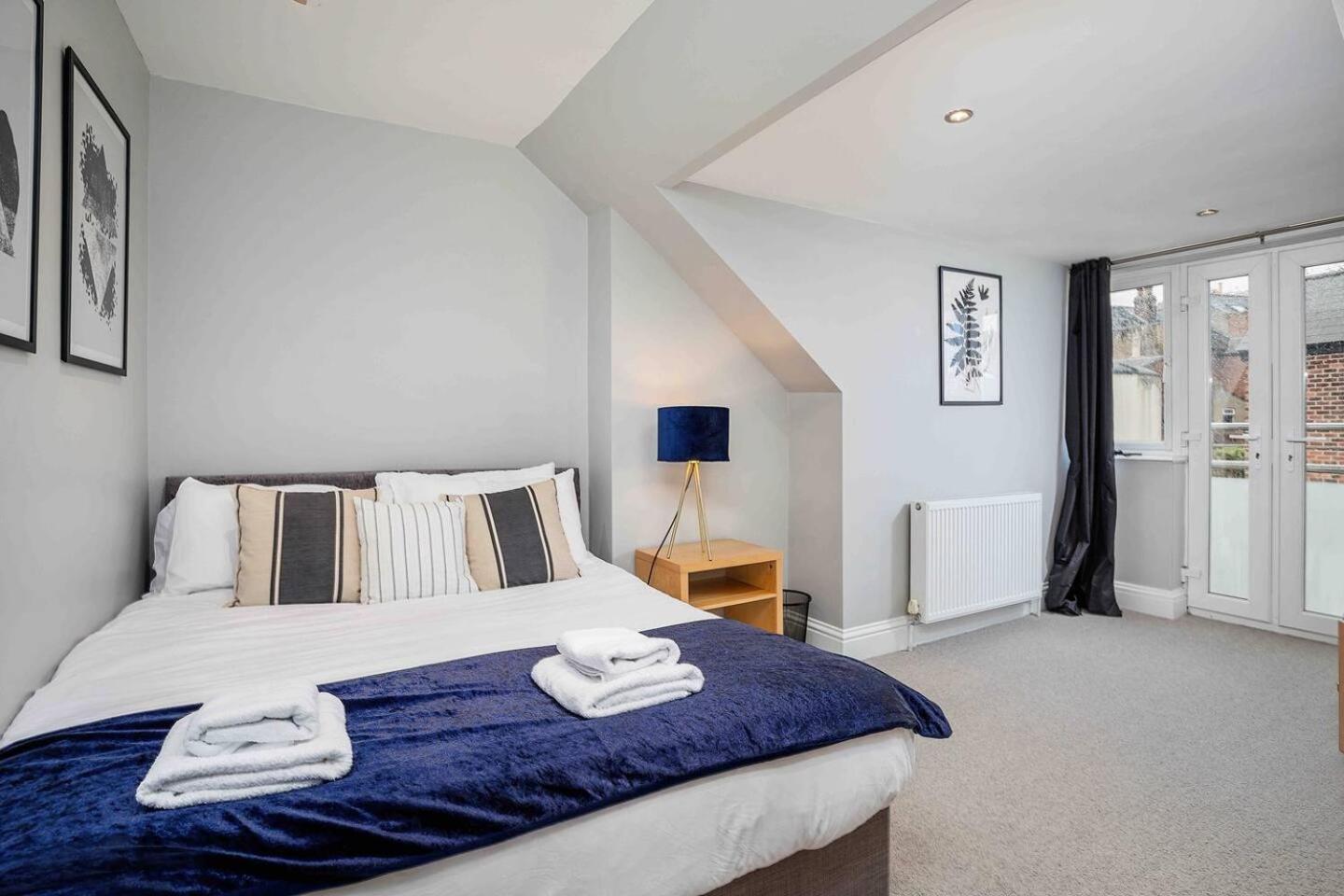 Apartment Stylish & Spacious 3 Bed With Parking Sheffield