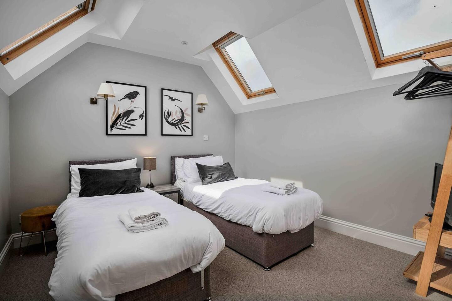 Apartment Stylish & Spacious 3 Bed With Parking Sheffield